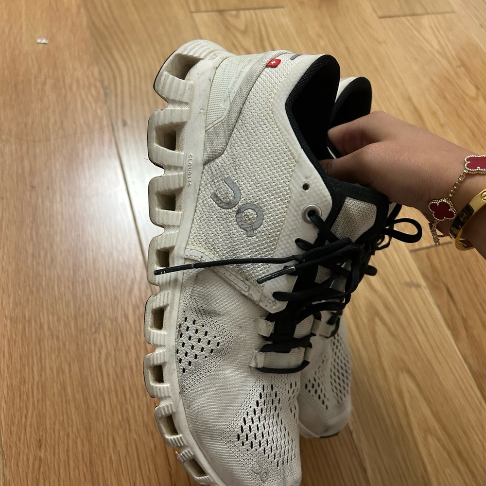 On cloud sneakers - Picture 2 of 4